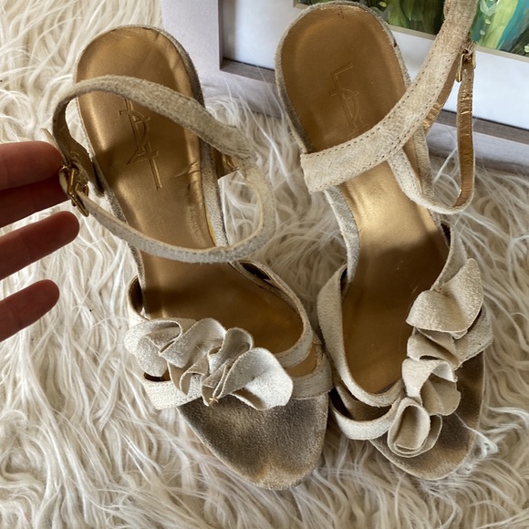 Strap is stiletto heel - Picture 2 of 4